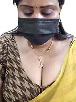 Queenflowerr from StripChat