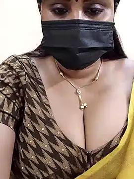Queenflowerr from StripChat