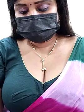 Queenflowerr from StripChat