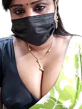 Queenflowerr from StripChat