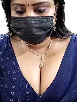 Queenflowerr from StripChat