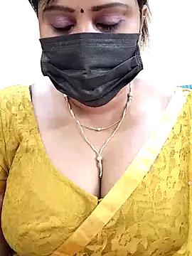Queenflowerr from StripChat