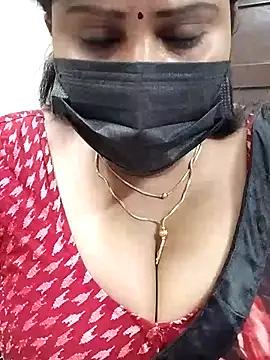 Queenflowerr from StripChat