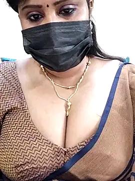 Queenflowerr from StripChat