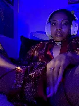 Queenkimi777 from StripChat is Freechat