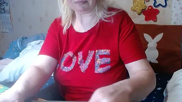QueenLana from StripChat