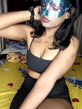 queenniharikaa from StripChat