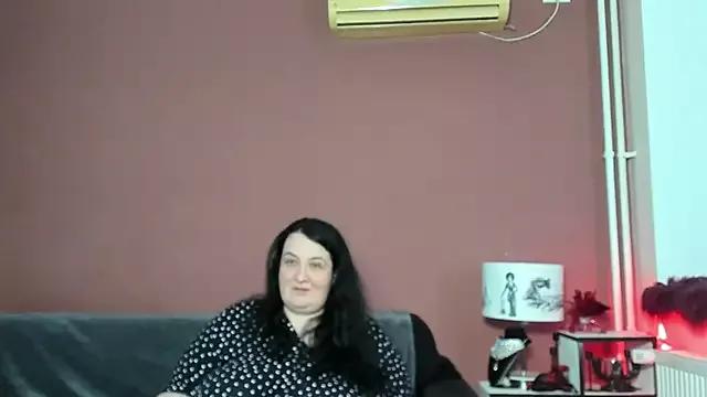 QueenOfHaze from StripChat
