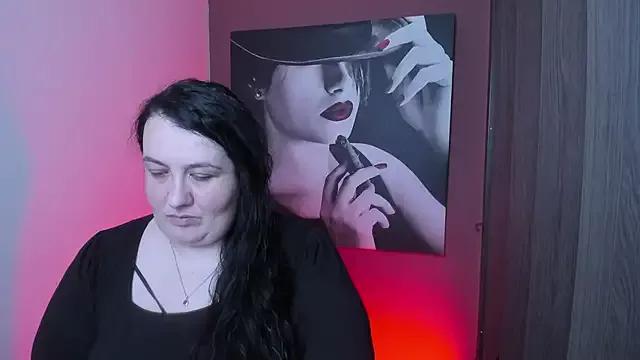 QueenOfHaze from StripChat