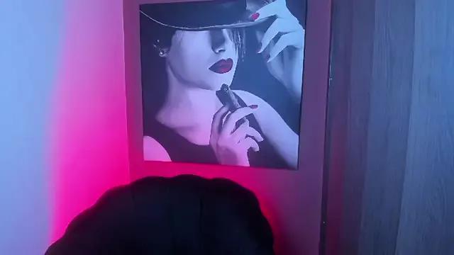 QueenOfHaze from StripChat