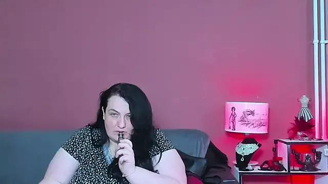 QueenOfHaze from StripChat