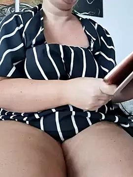 queenpeachi from StripChat