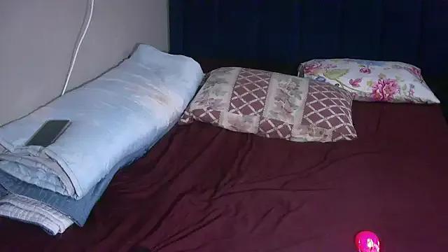 QUEENSHYNESS from StripChat