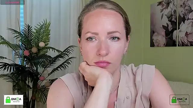 Queenymel from StripChat