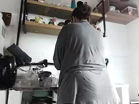 Queenyyy from StripChat