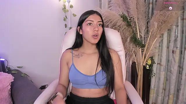 Quiinn_bx from StripChat