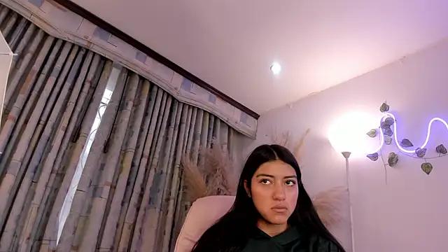 Quiinn_bx from StripChat