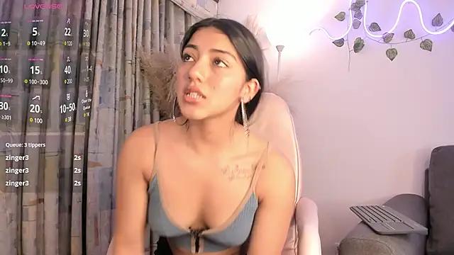 Quiinn_bx from StripChat