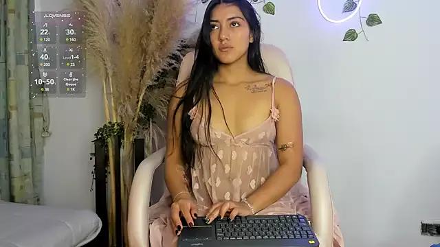 Quiinn_bx from StripChat
