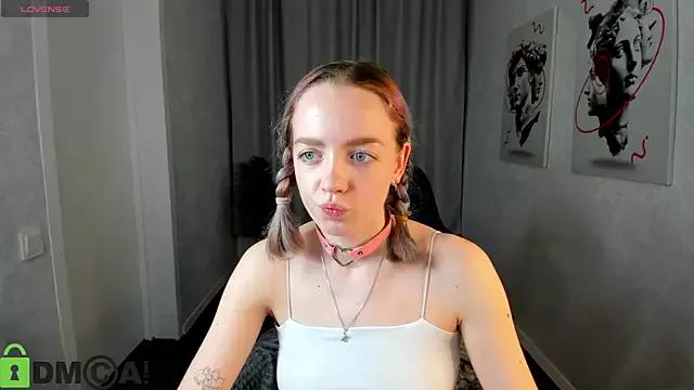 Explore our live girls sluts from our Custom and Multi clubs and checkout exclusive access to highly interactive content, such as shape, hair, titties, pussy type and many more.