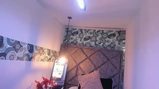 Explore our live girls sluts from our Custom and Multi clubs and checkout exclusive access to highly interactive content, such as shape, hair, titties, pussy type and many more.