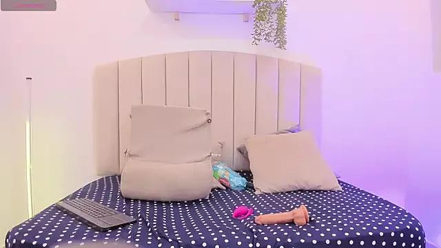 Explore our live girls sluts from our Custom and Multi clubs and checkout exclusive access to highly interactive content, such as shape, hair, titties, pussy type and many more.