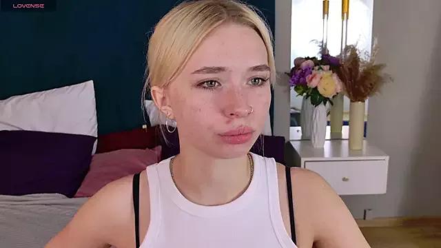 Explore our live girls sluts from our Custom and Multi clubs and checkout exclusive access to highly interactive content, such as shape, hair, titties, pussy type and many more.
