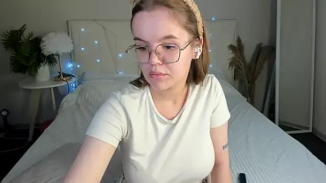 RadiantFairy from StripChat is Freechat