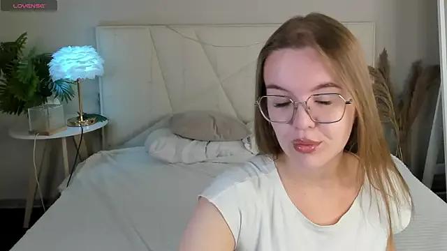 RadiantFairy from StripChat is Freechat