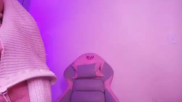 Explore our live girls sluts from our Custom and Multi clubs and checkout exclusive access to highly interactive content, such as shape, hair, titties, pussy type and many more.