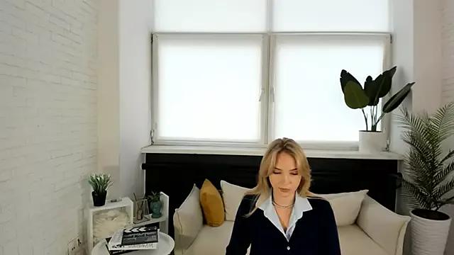 RanaeLaine from StripChat is Freechat