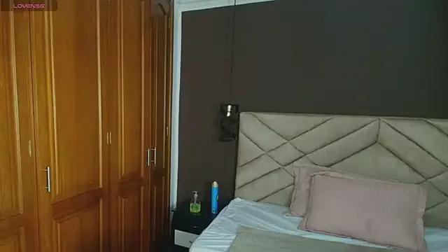 Raquel_jones from StripChat is Freechat
