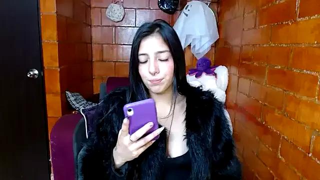 Explore our live girls sluts from our Custom and Multi clubs and checkout exclusive access to highly interactive content, such as shape, hair, titties, pussy type and many more.