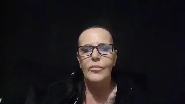 Raven_Blue_xox from StripChat is Freechat