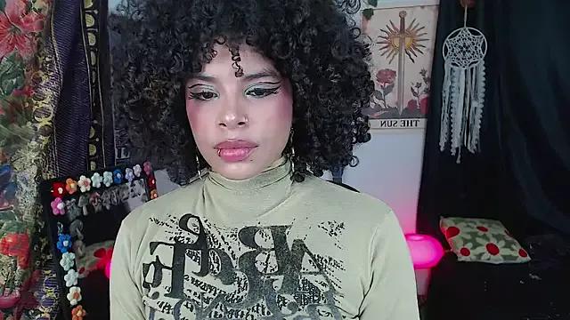 Raven_luv from StripChat is Freechat