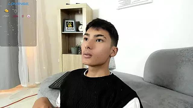 raven_yees from StripChat is Freechat