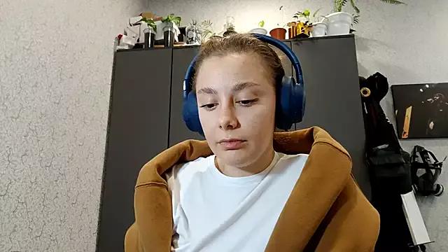 RavenGirlThier webcams show profile image 