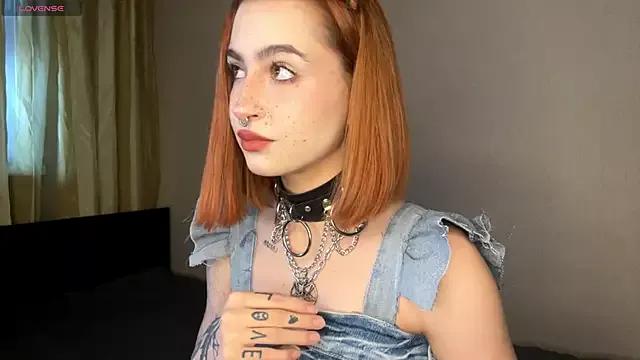 RayniraJones from StripChat is Freechat