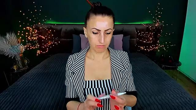 Rebecca_Diamond from StripChat