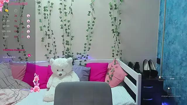 Explore our live girls sluts from our Custom and Multi clubs and checkout exclusive access to highly interactive content, such as shape, hair, titties, pussy type and many more.