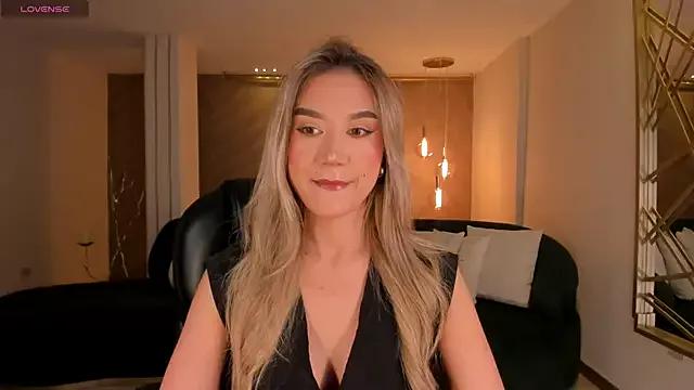Explore our live girls sluts from our Custom and Multi clubs and checkout exclusive access to highly interactive content, such as shape, hair, titties, pussy type and many more.