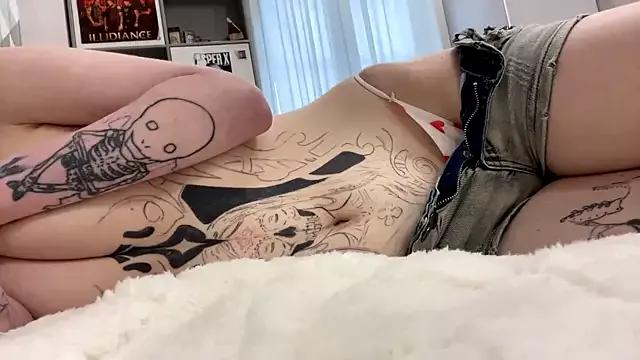 RebelKitsune from StripChat