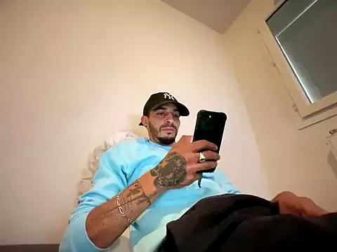 Rebeu313 from StripChat