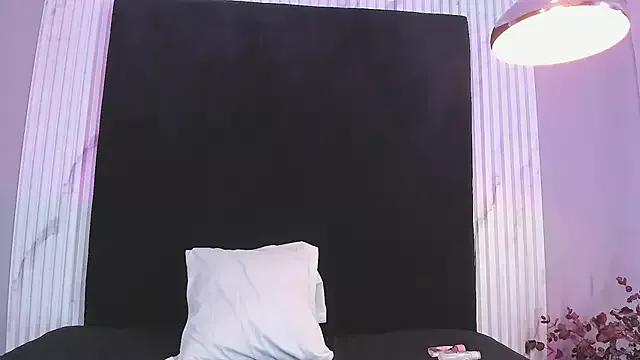 red-firegirl from StripChat is Freechat