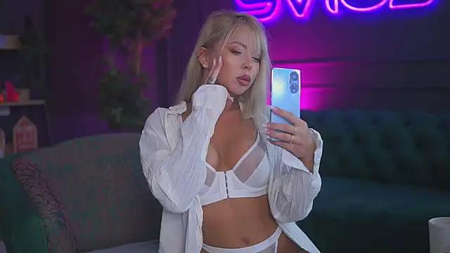 Explore our live girls sluts from our Custom and Multi clubs and checkout exclusive access to highly interactive content, such as shape, hair, titties, pussy type and many more.