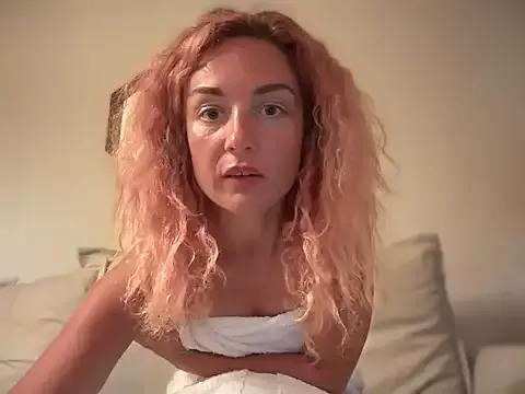 Reddgiirl from StripChat