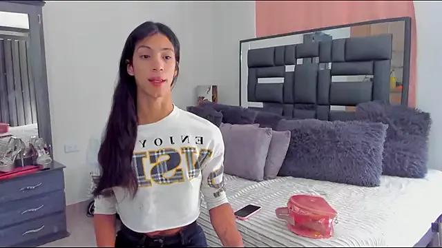 Explore our live girls sluts from our Custom and Multi clubs and checkout exclusive access to highly interactive content, such as shape, hair, titties, pussy type and many more.