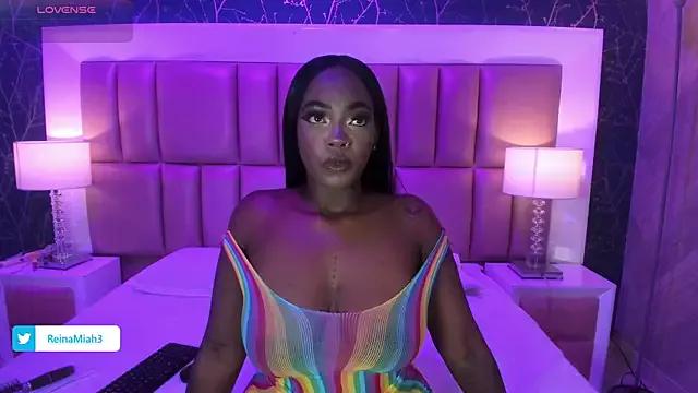 ReinaMiah from StripChat is Freechat