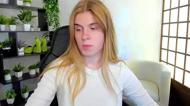 Explore our live girls sluts from our Custom and Multi clubs and checkout exclusive access to highly interactive content, such as shape, hair, titties, pussy type and many more.
