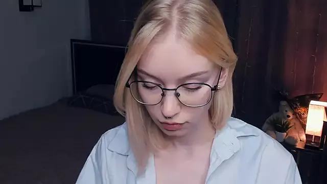 RethaLoron from StripChat is Freechat